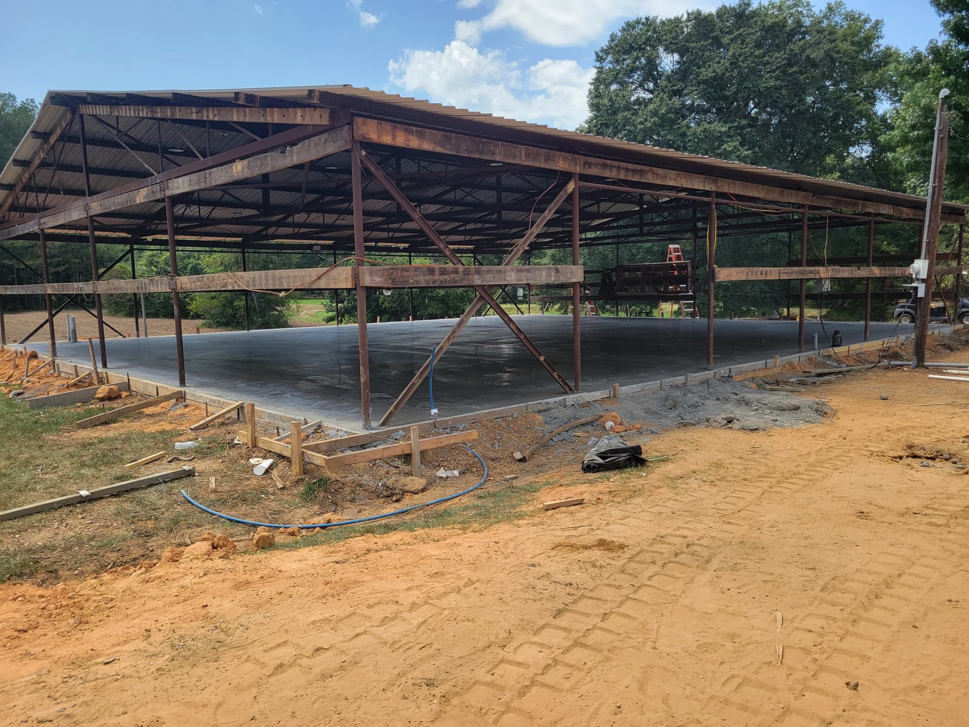 Gallery photos for Concrete Floor Pour Inside a Large Steel Frame Building: Image #4