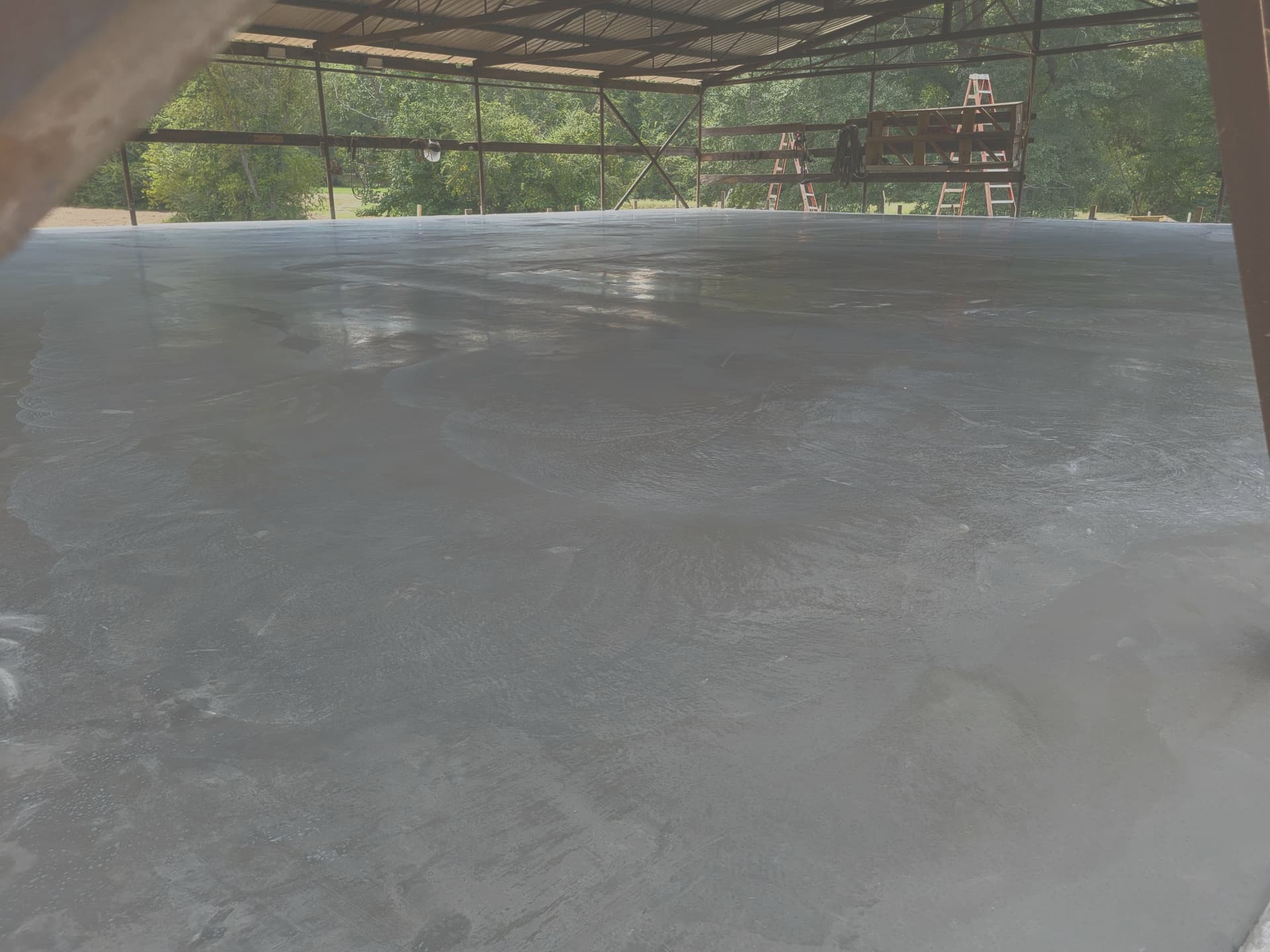 Gallery photos for Concrete Floor Pour Inside a Large Steel Frame Building: Image #3