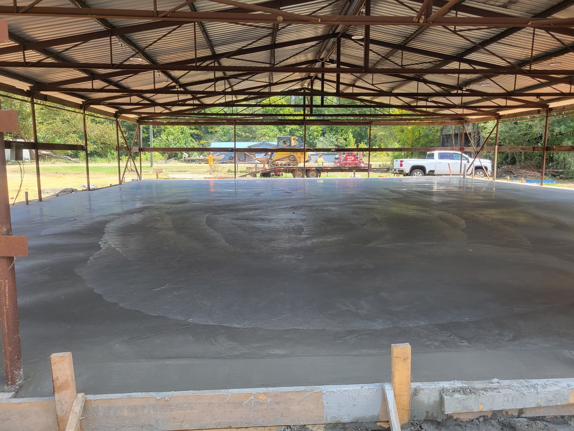 Gallery photos for Concrete Floor Pour Inside a Large Steel Frame Building: Image #2